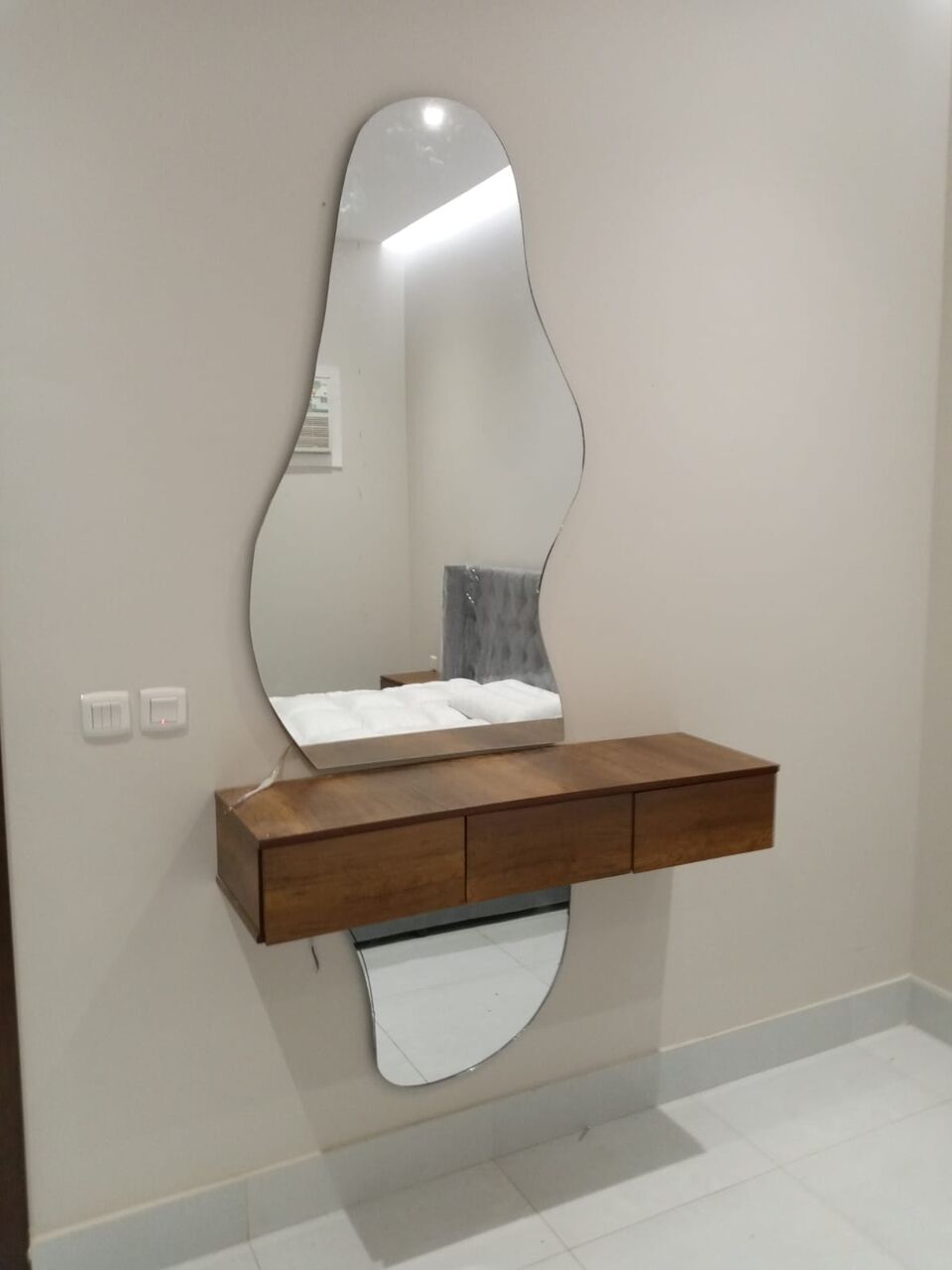 Jeddah, Furniture, SAR 1,  Brand New Stylish And Classic Dressing Table Available