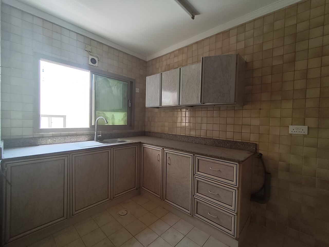 Manama, Apartments, Flats, Houses & Villas, BHD 200/year,  2 BR,  Um Al Hassam:- 2Bhk Flat On Rent With Ewa..