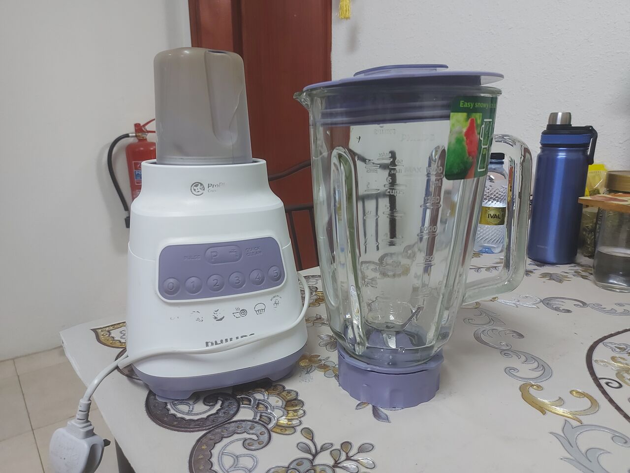 Jubail, Appliances, SAR 100,  Philips Blender 700W, 1.5L Glass Jar Capacity, 5 Speed Settings