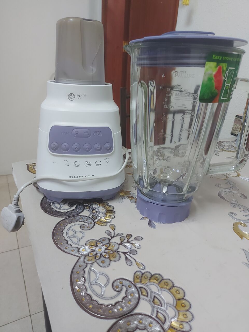 Jubail, Appliances, SAR 100,  Philips Blender 700W, 1.5L Glass Jar Capacity, 5 Speed Settings