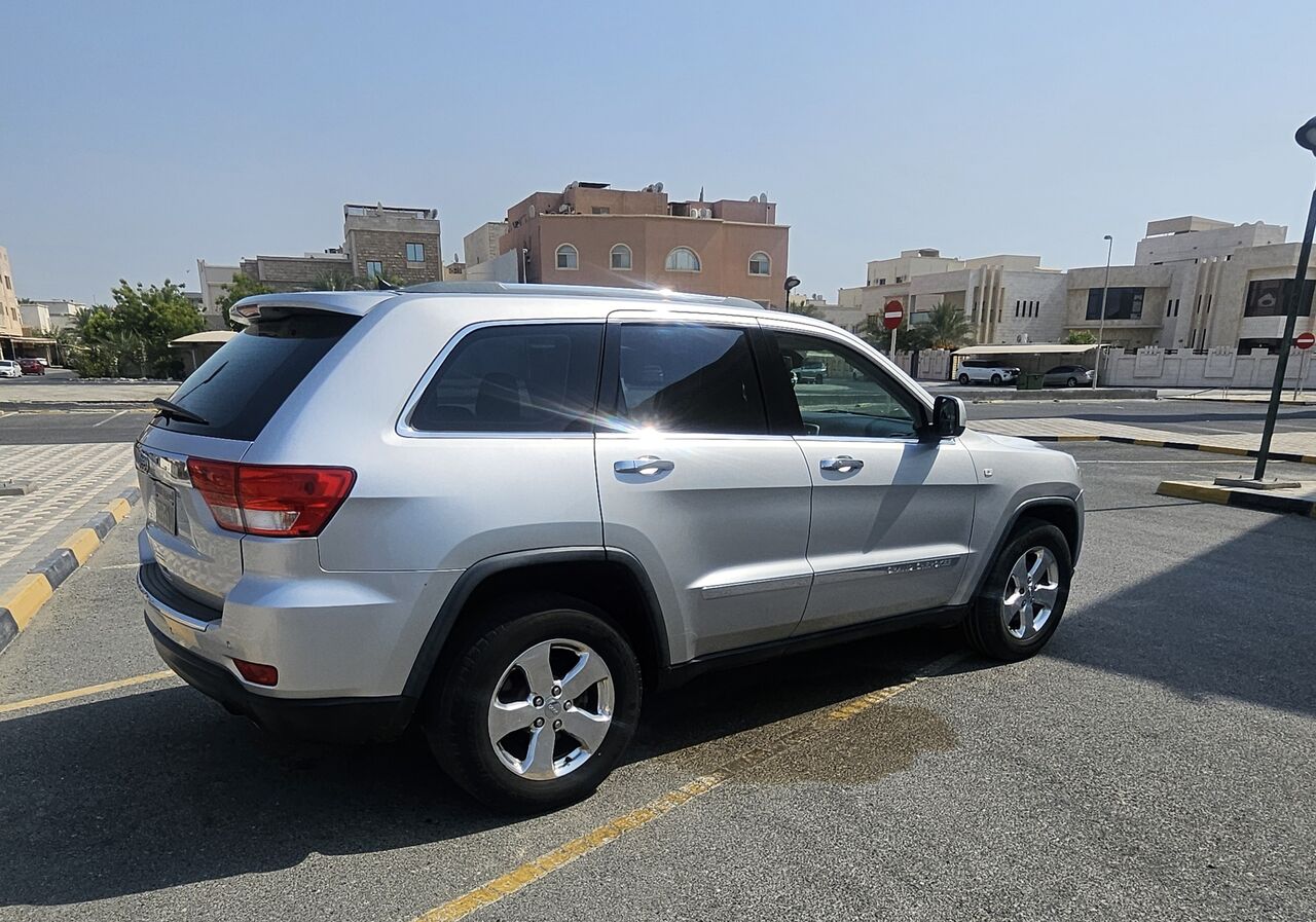 Hidd, Vehicles, Cars & Trucks , BHD 3000,  Jeep Grand Cherokee,  2012,  Automatic,  200000 KM,  URGENTLY  SALE  OWNER  LEAVING BAHRAIN   GRAND CHEROKEE JEEP MODEL  ODO: 220,000 KLM U