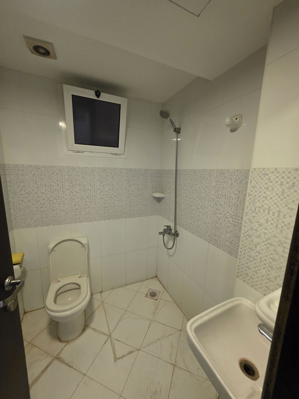 Hoora, Apartments, Flats, Houses & Villas, BHD 180/month,  Furnished,  1 BR,  Fully Furnished 1 BHK Flat With Unlimited Ewa @180/BD In Hoora