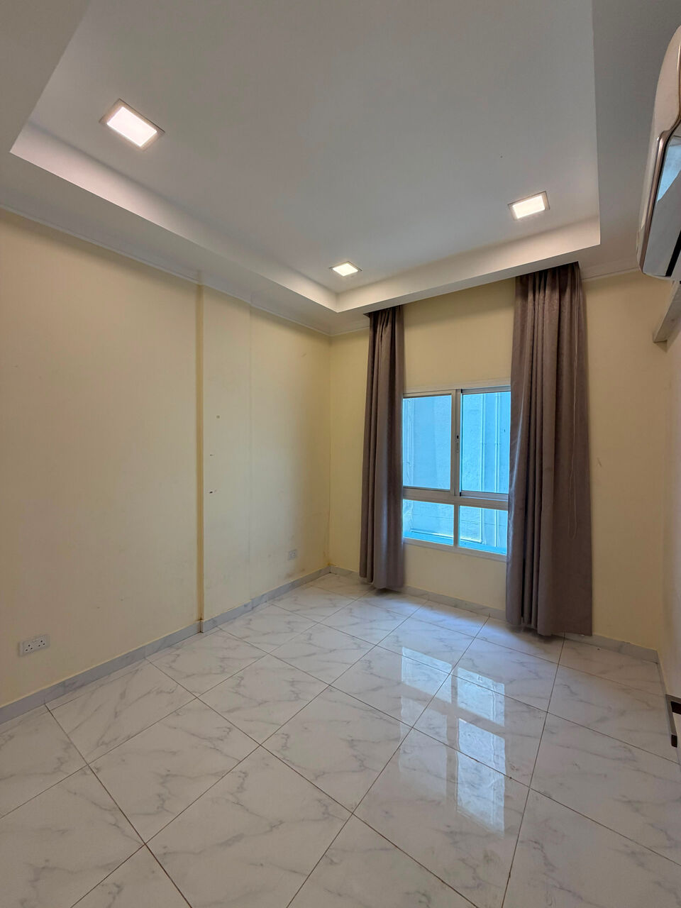 Tubli, Apartments, Flats, Houses & Villas, BHD 250/year,  3 BR,  3 Bedroom Semi Furnished ,Well Maintained