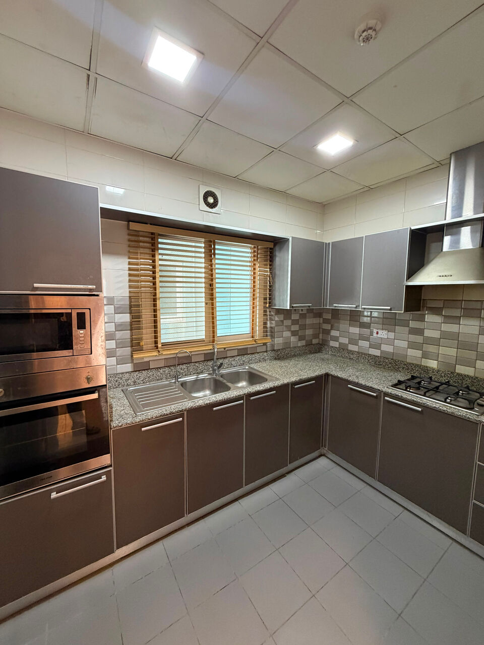 Tubli, Apartments, Flats, Houses & Villas, BHD 250/year,  3 BR,  3 Bedroom Semi Furnished ,Well Maintained