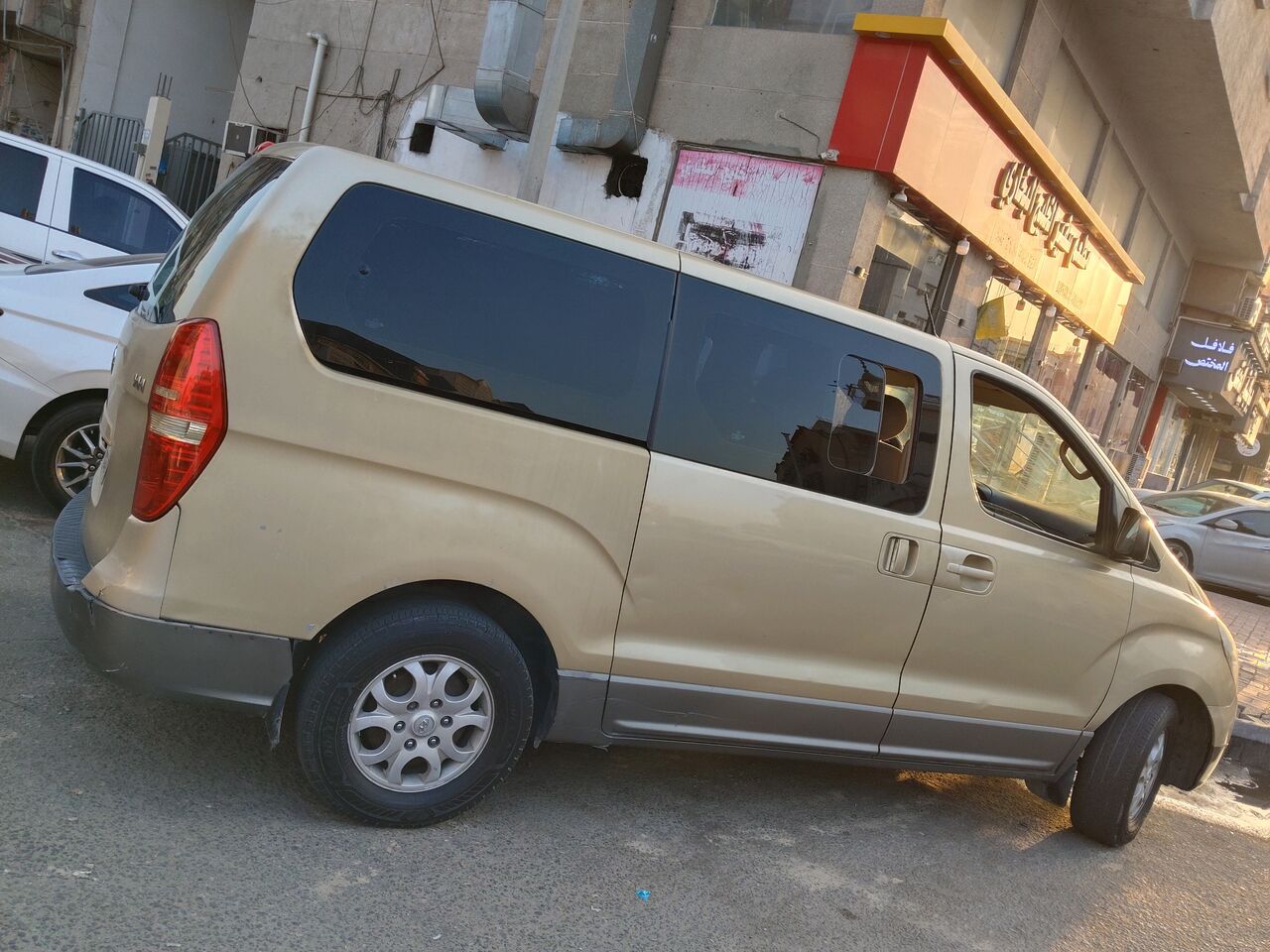 Khobar, Vehicles, Cars & Trucks , SAR 25000,  Hyundai H1,  2011,  Manual,  580000 KM,  Van Sale With Company Duty