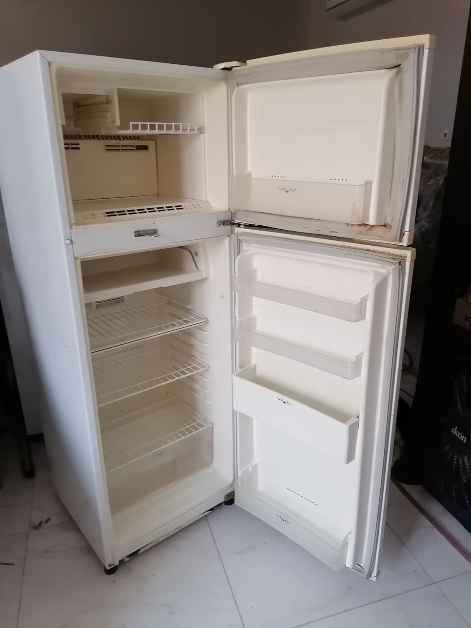 Abraq Ul Raghama, Household Items, SAR 800,  Fridge Sanyo