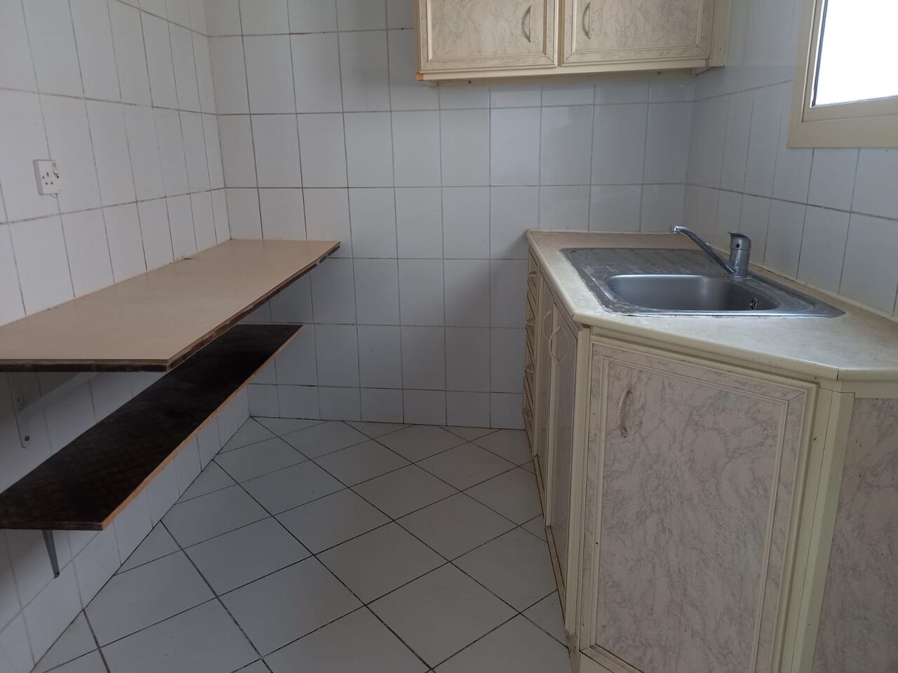 Gudaibiya, Shops, BHD 120,  # 1 BEDROOM,1 BATHROOM,HALL, KITCHEN,FLAT FOR RENT IN GUDAIBIYA NEAR TO ASTER CLINIC#