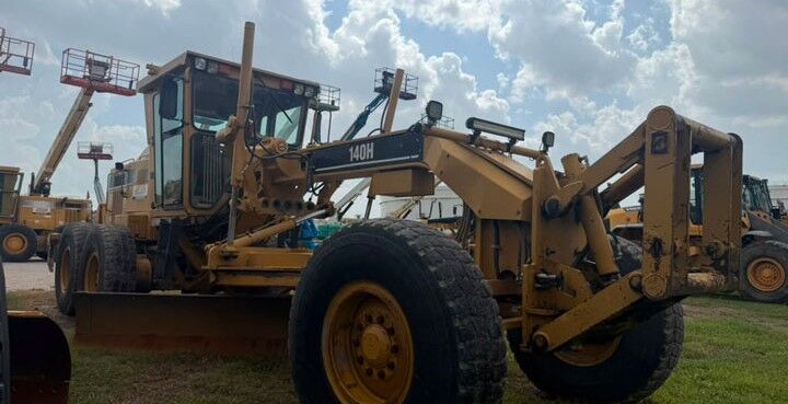 Houston, Heavy Equipment, USD 95,  2000 Caterpillar 140H