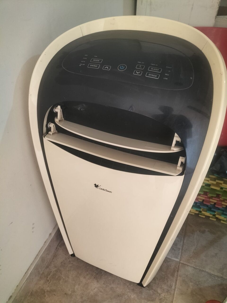 Manama, Air Conditioners, BHD 45,  2,5L AC And Standing Unit AC, Wall Fan