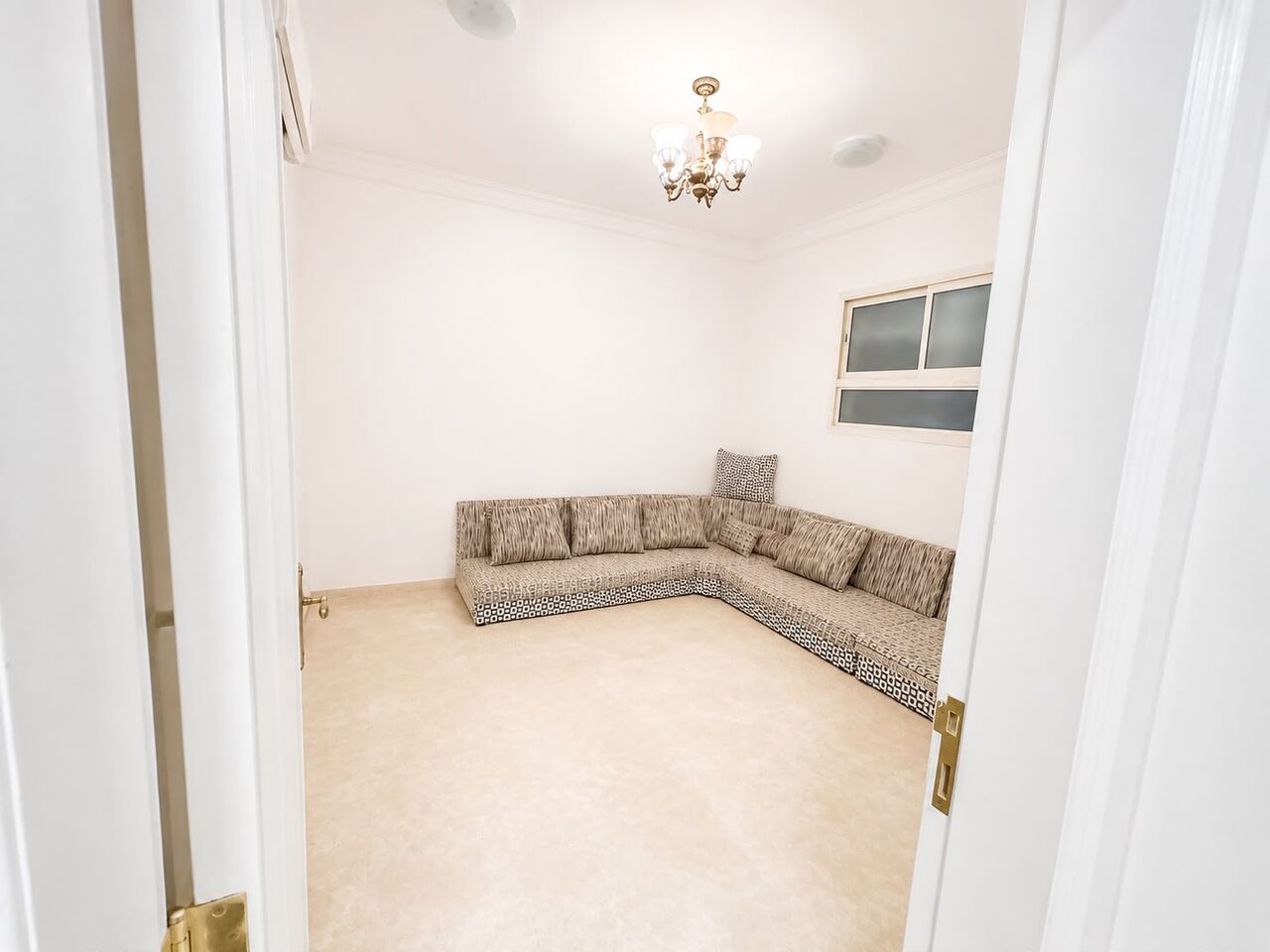 Riyadh, Rooms for Rent, SAR 35000/year,  100 Sq. Meter,  Semi-Furnished 2-Bedroom Apartment Available &ndash; Riyadh