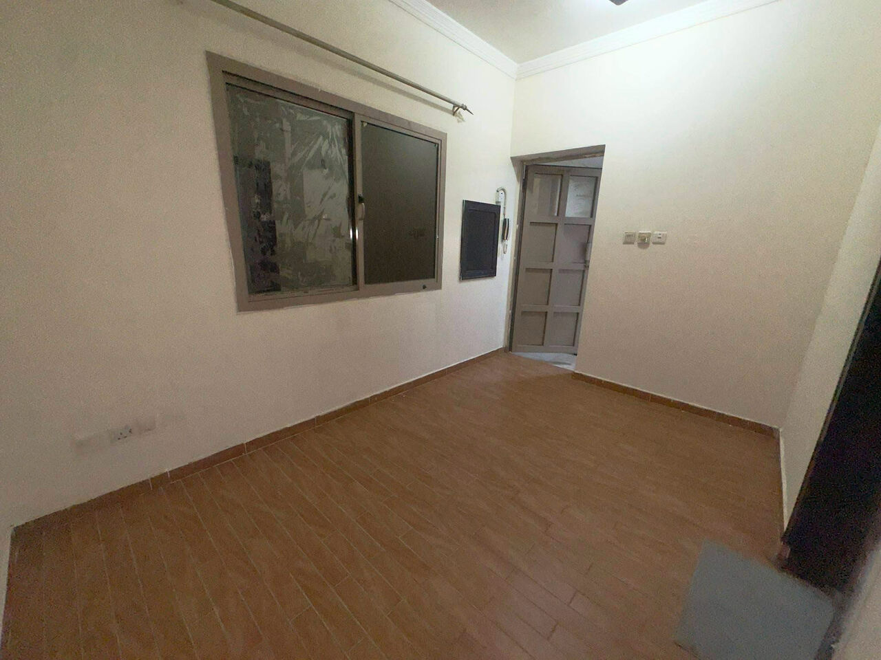 Gudaibiya, Apartments, Flats, Houses & Villas, BHD 130/month,  1 BR,  Gudaibiya:- Rooftop 1Bhk Unfurnished Flat On Rent With Only A/Cs. Bd 130