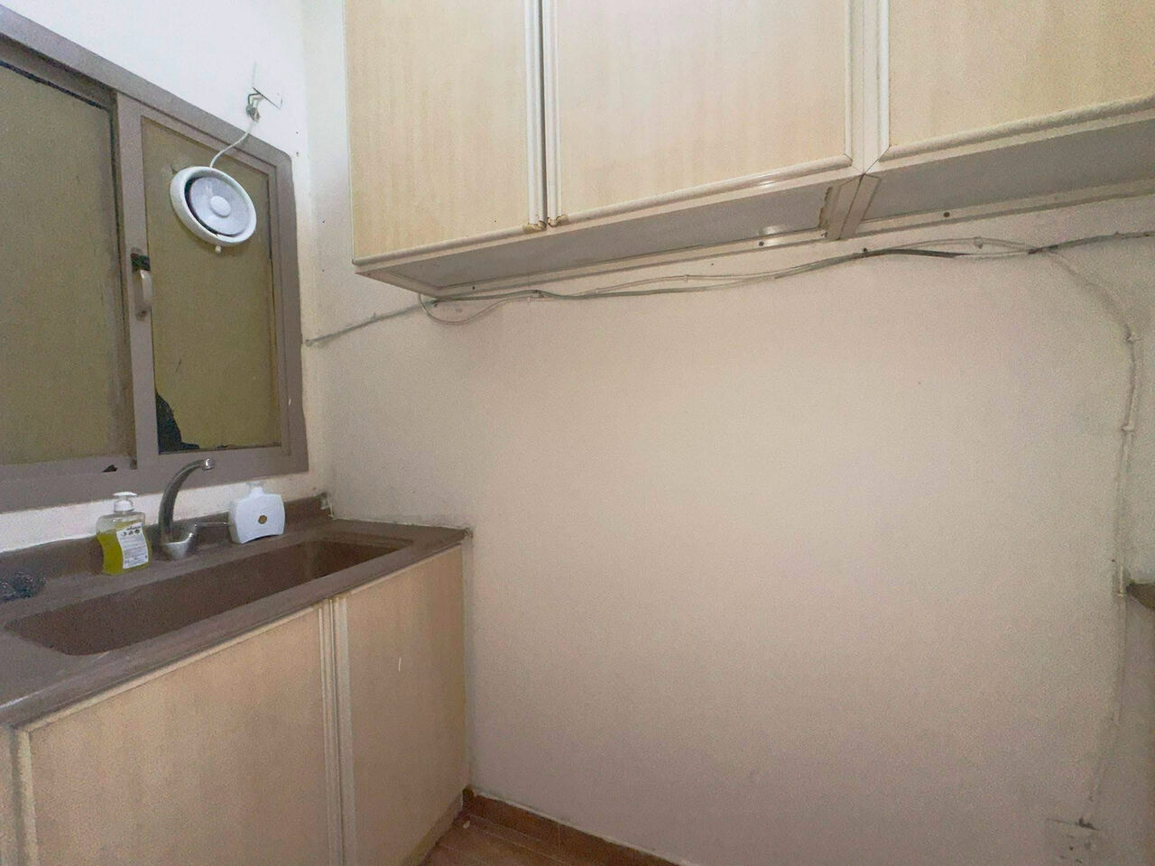 Gudaibiya, Apartments, Flats, Houses & Villas, BHD 130/month,  1 BR,  Gudaibiya:- Rooftop 1Bhk Unfurnished Flat On Rent With Only A/Cs. Bd 130