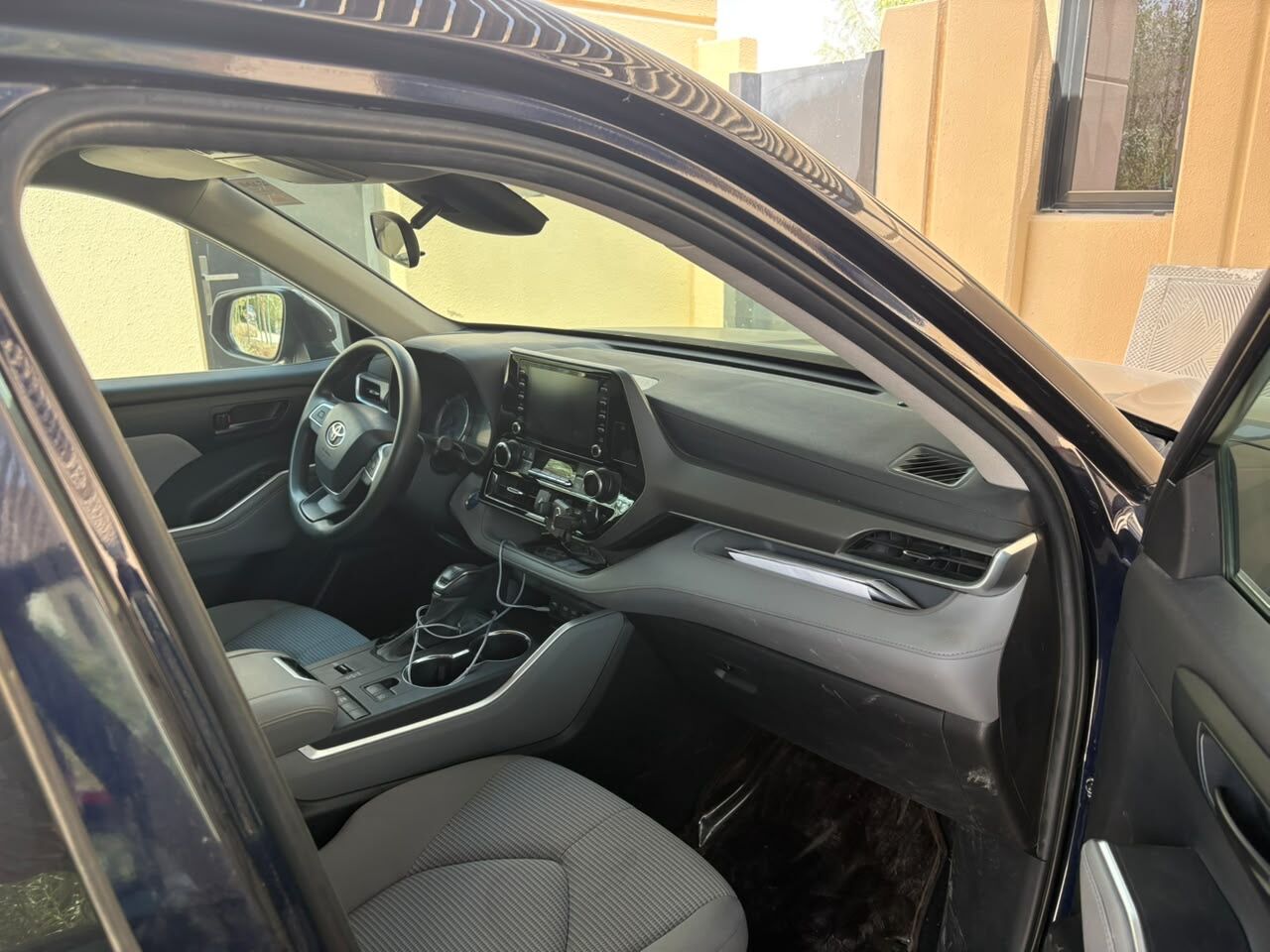 Riyadh, Vehicles, Cars & Trucks , SAR 109000,  Toyota Highlander Hybrid,  2022,  Automatic,  93000 KM,  Toyota Highlander  First Owner