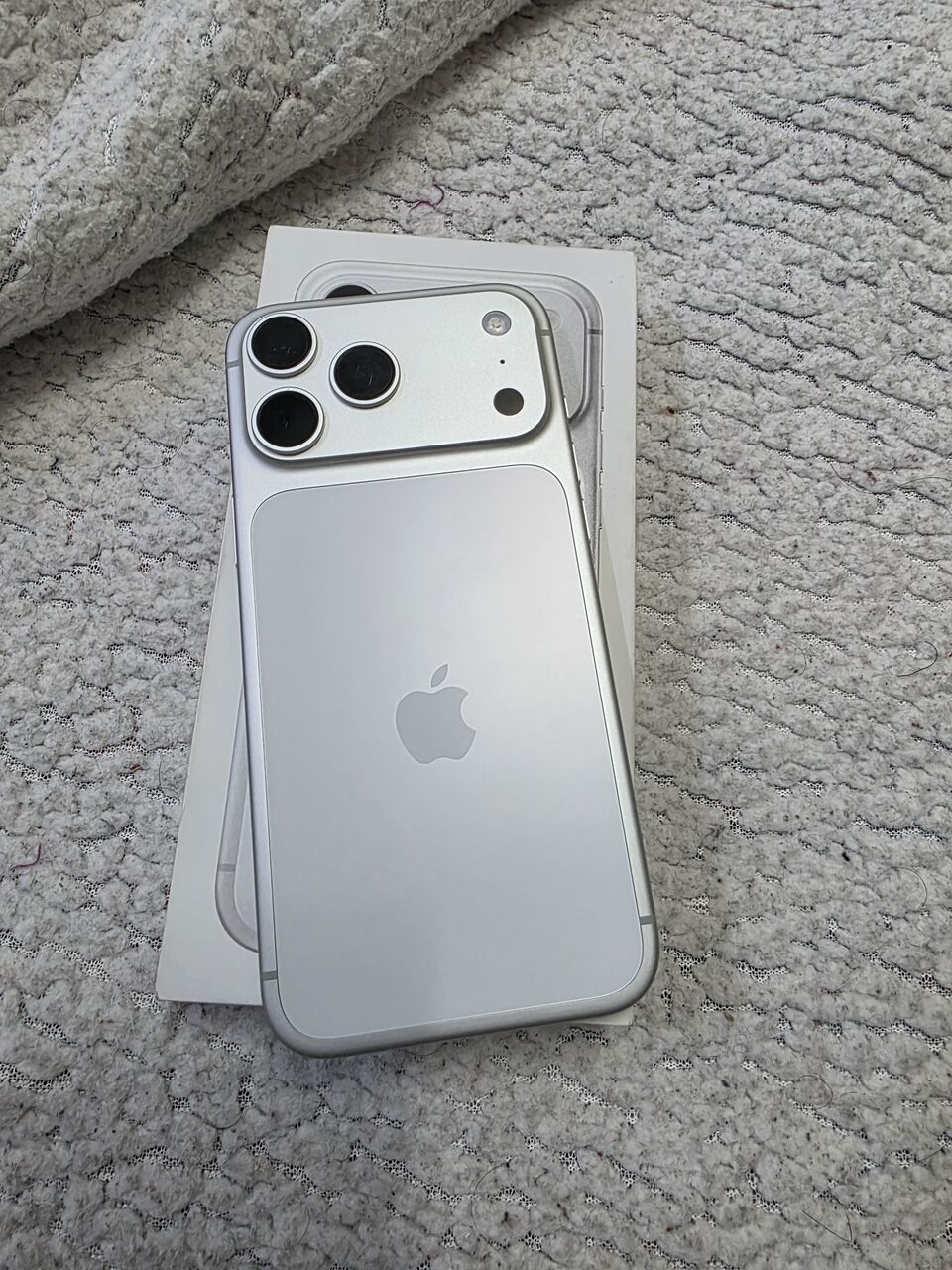 Khobar, Mobile Phones, SAR 4800,  IPhone 17 Pro Max 256gb Sale Swap 100 Battery 30 Cycle Count Silver Color