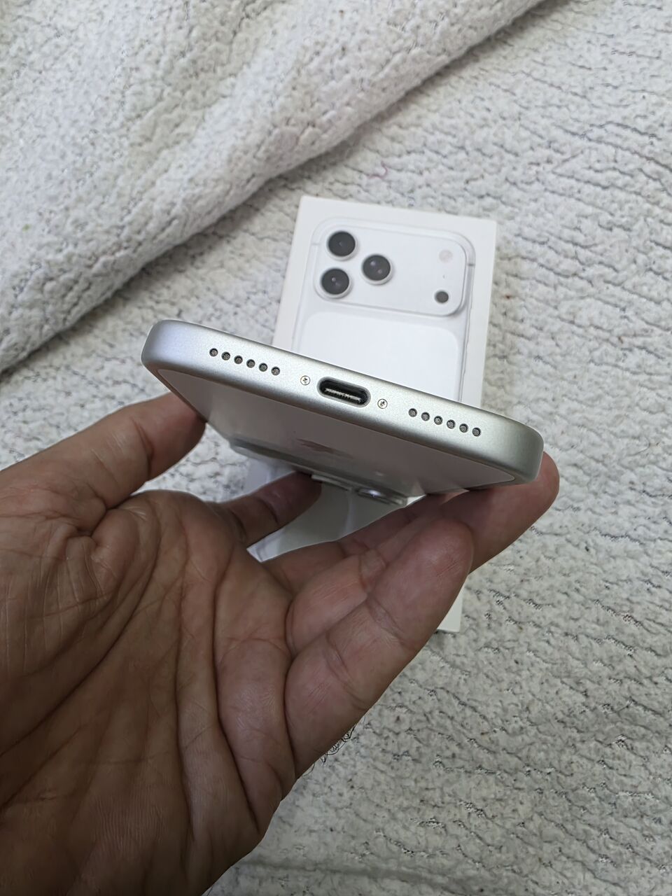 Khobar, Mobile Phones, SAR 4800,  IPhone 17 Pro Max 256gb Sale Swap 100 Battery 30 Cycle Count Silver Color