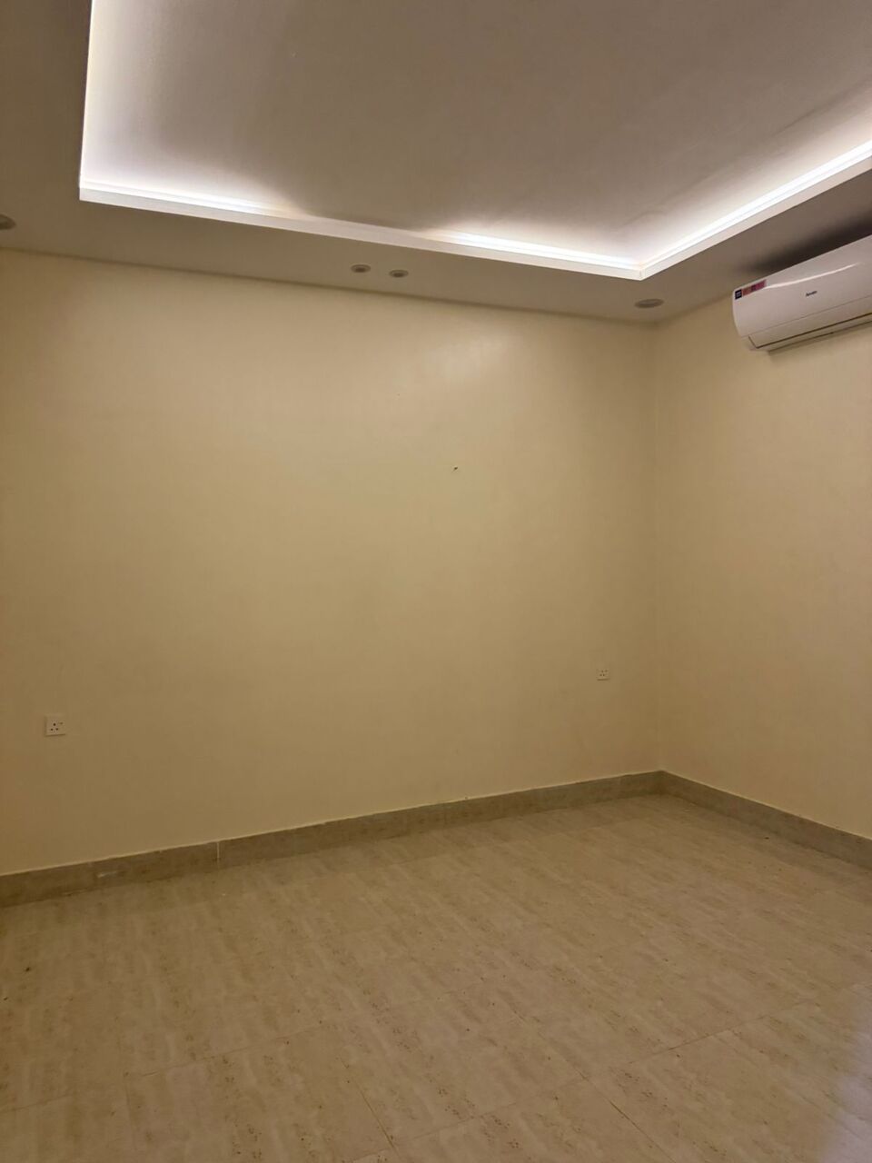 Riyadh, Sublets, SAR 900/month,  1 BR,  Ground Floor Bedroom With Bathroom & Master Kitchen And AC