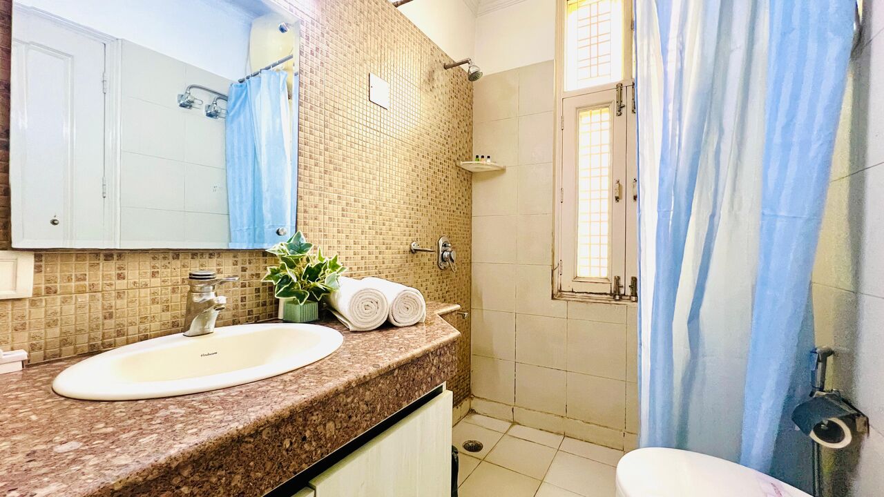 Gurgaon, Apartments, Flats, Houses & Villas, INR 4000/day,  Furnished,  1 BR,  450 Sq. Feet,  One Bedroom Apartment Galleria
