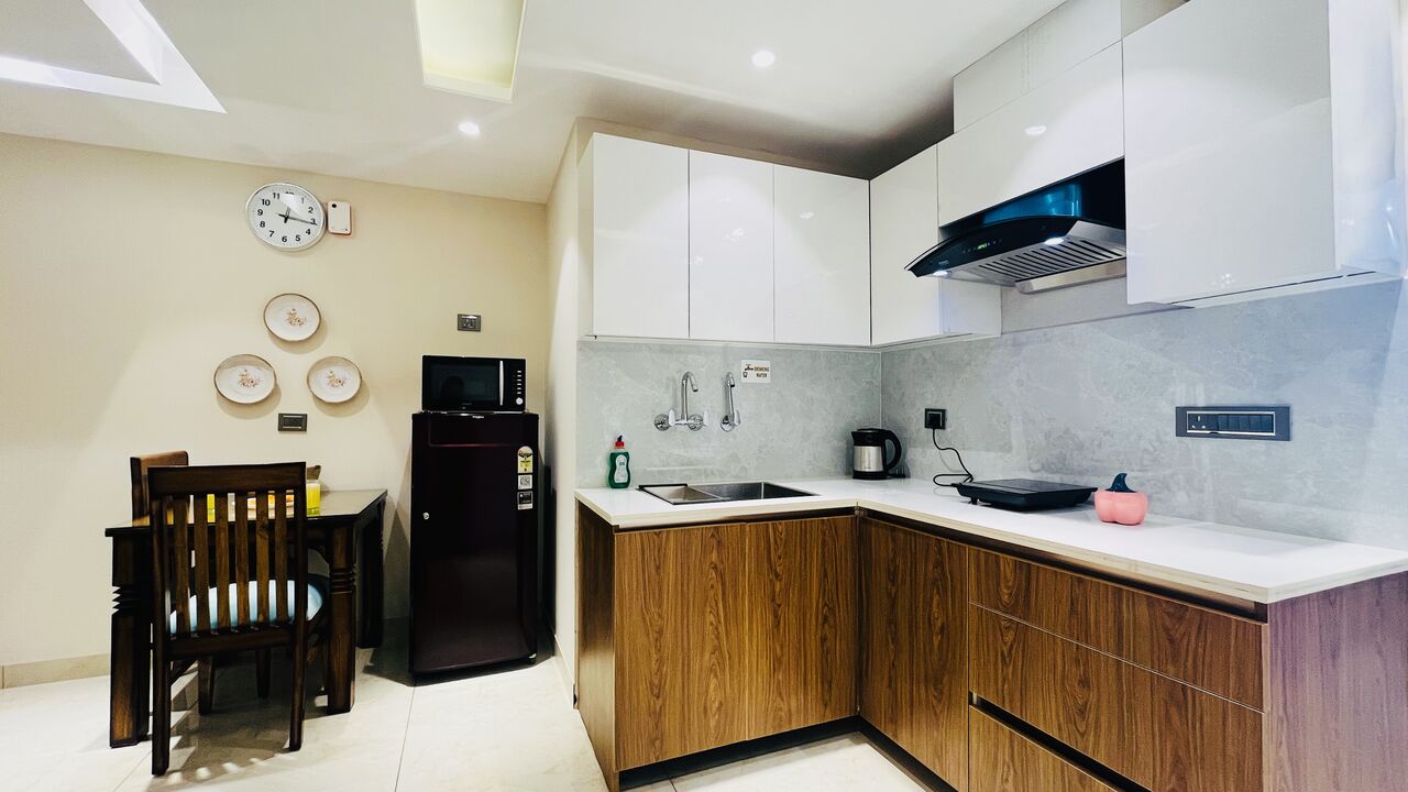 Gurgaon, Apartments, Flats, Houses & Villas, INR 4000/day,  Furnished,  1 BR,  600 Sq. Meter,  Zen Suites Sec 14, DLF Gurgaon