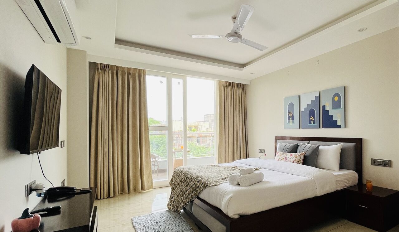 Gurgaon, Apartments, Flats, Houses & Villas, INR 4000/day,  Furnished,  1 BR,  600 Sq. Meter,  Zen Suites Sec 14, DLF Gurgaon