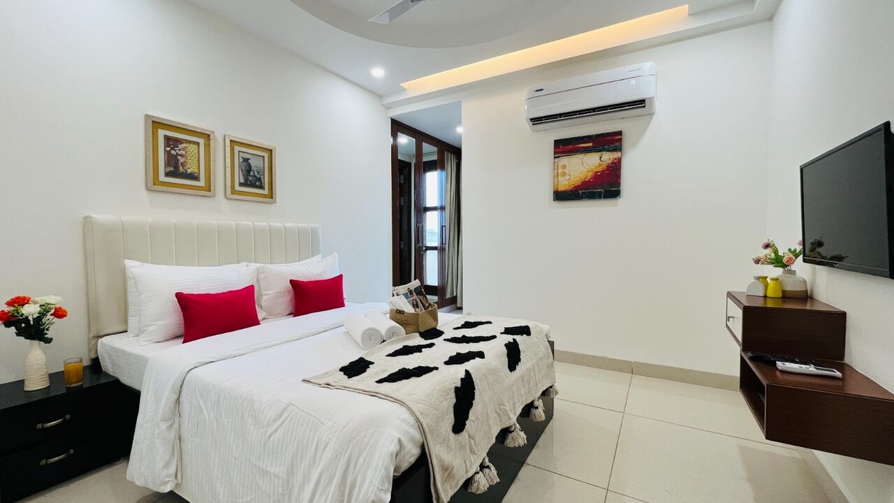 Gurgaon, Apartments, Flats, Houses & Villas, INR 7000/day,  Furnished,  2 BR,  Bluo 2 BHK - Golf Course Road | Balcony, Lift