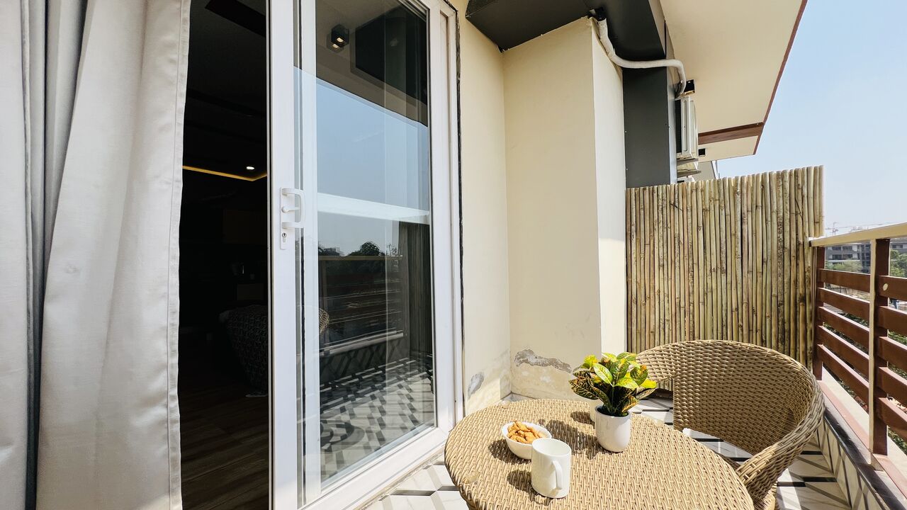 Gurgaon, Apartments, Flats, Houses & Villas, INR 3000/day,  Furnished,  Studio,  350 Sq. Meter,  BluO Studio @ Medanta Medicity - Kitchen, Balcony
