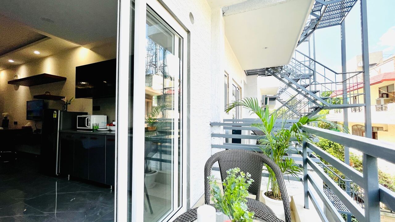 Gurgaon, Apartments, Flats, Houses & Villas, INR 4500/day,  Furnished,  Studio,  450 Sq. Meter,  BluO Studio1 DLF Cyber City - Balcony, Gym TT,Lift