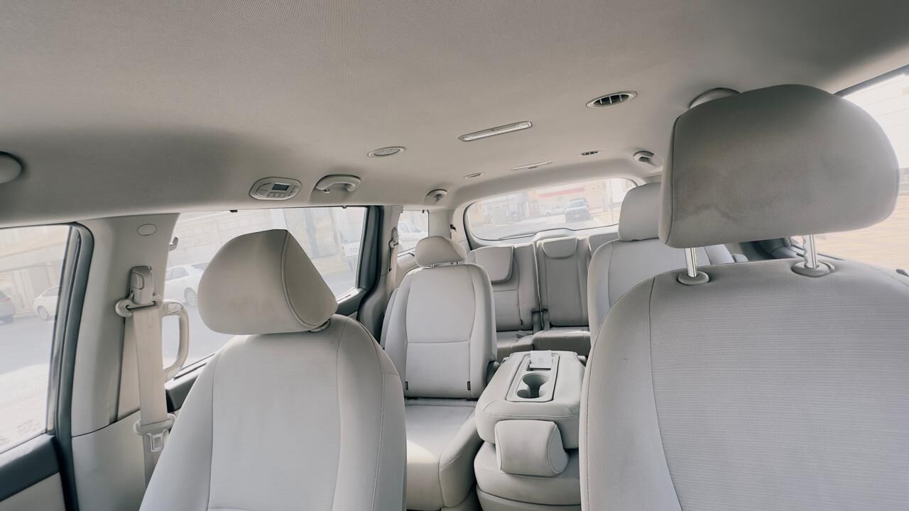 Jubail, Vehicles, Cars & Trucks , SAR 32000,  Kia Grand Carnival 2017,  2017,  Automatic,  281000 KM,