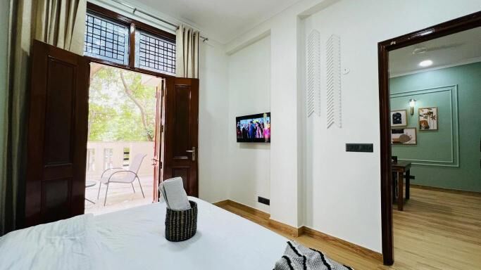 Gurgaon, Apartments, Flats, Houses & Villas, INR 4000/day,  Furnished,  1 BR,  450 Sq. Feet,  BluO 1BHK Galleria Market - Patio, Gym TT