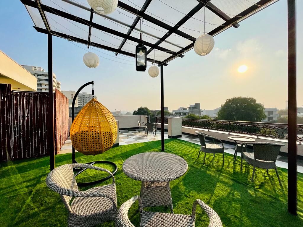 Mumbai, Apartments, Flats, Houses & Villas, INR 3000/day,  Furnished,  Studio,  350 Sq. Feet,  BluO Studio1 Golf Course Road, Gym, Balcony Garden