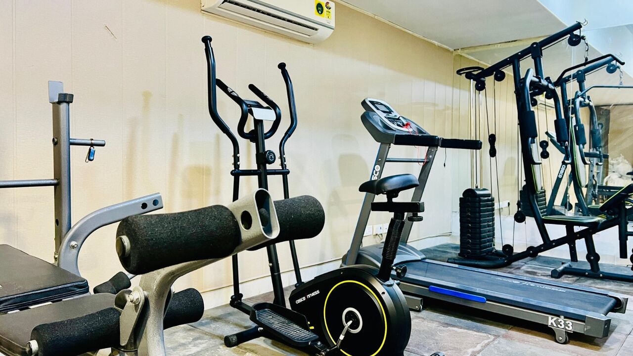 Mumbai, Apartments, Flats, Houses & Villas, INR 3000/day,  Furnished,  Studio,  350 Sq. Feet,  BluO Studio1 Golf Course Road, Gym, Balcony Garden