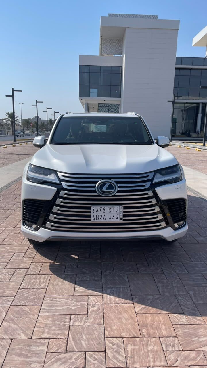 Dammam, Vehicles, Cars & Trucks , SAR 505,  Lexus LX 600,  2025,  Automatic,  57766 KM,   BB &mdash; Saudi Specs, Full Options, White - Red