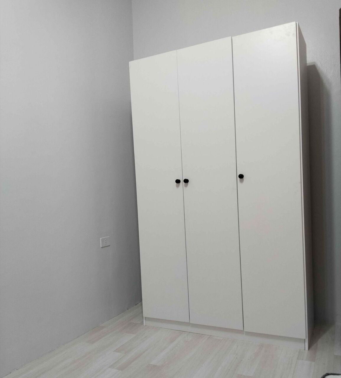 Jeddah, Furniture, SAR 2,  New Best Quality 3 Door Wardrobe And Dressing Table Available