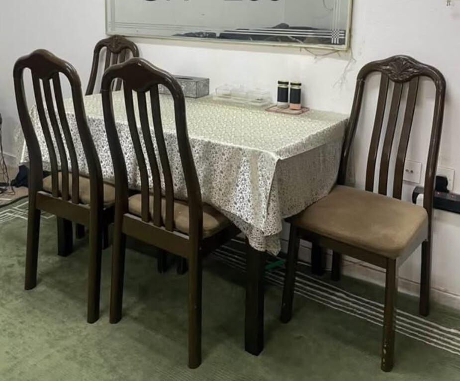Makkah, Free Items, Dining Table & 6-seater Sofa In Good Condition