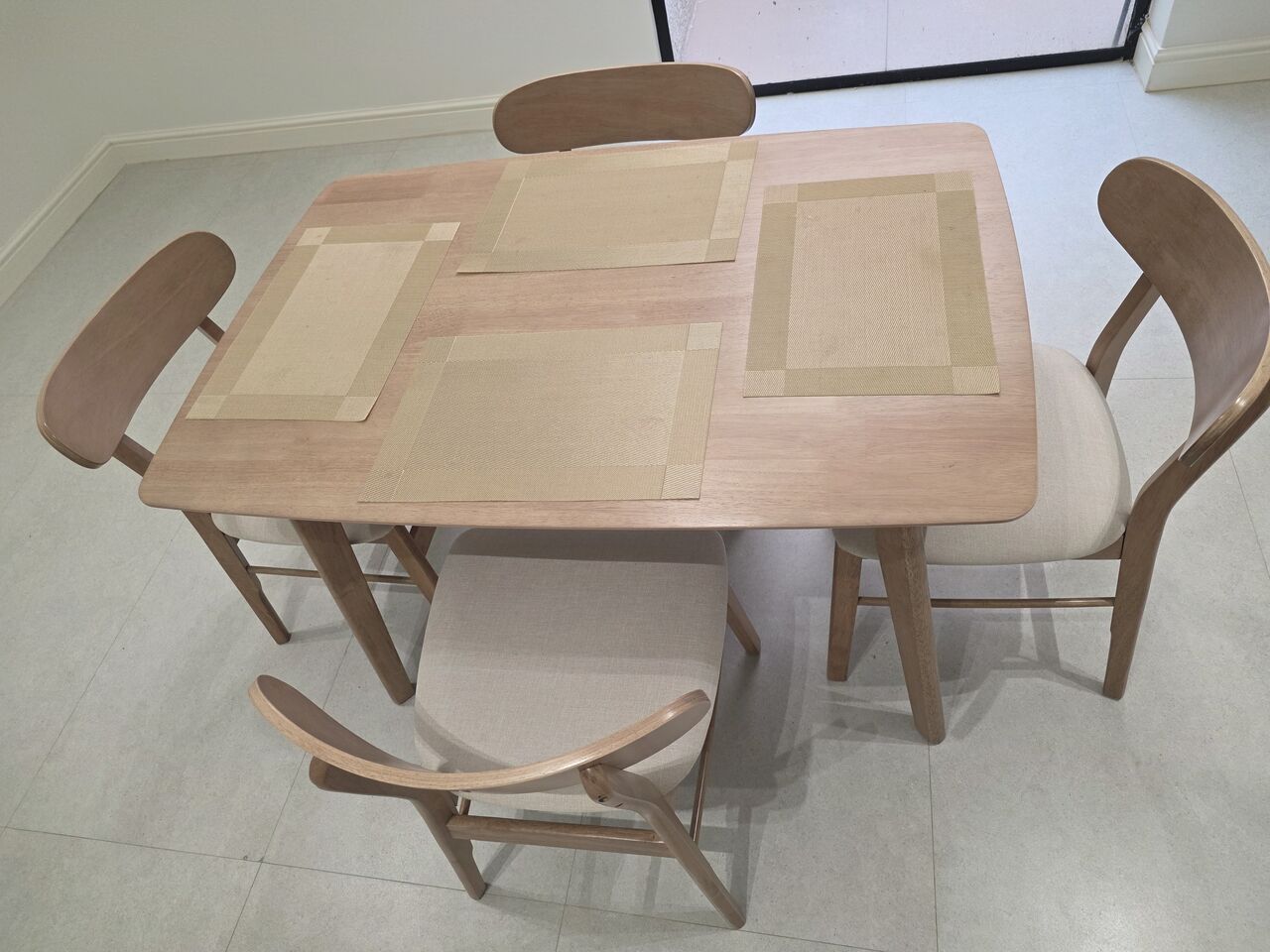Riyadh, Furniture, SAR 550,  Almost Unused Homebox Dining Table With 4 Chairs For Sale