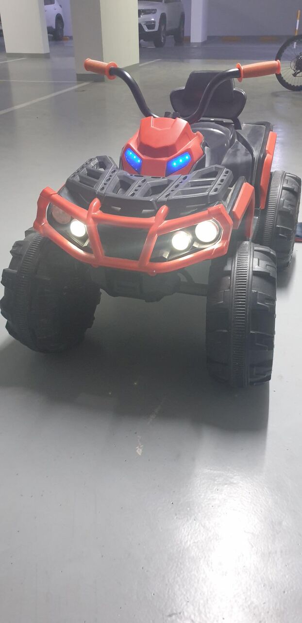 Muharraq, Baby & Kid Stuff, BHD 24,  Electric Racing Sports CAR...ideal For Kids