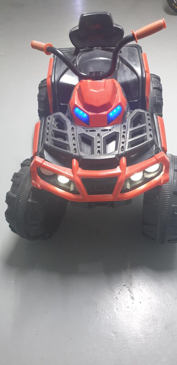 Muharraq, Baby & Kid Stuff, BHD 24,  Electric Racing Sports CAR...ideal For Kids