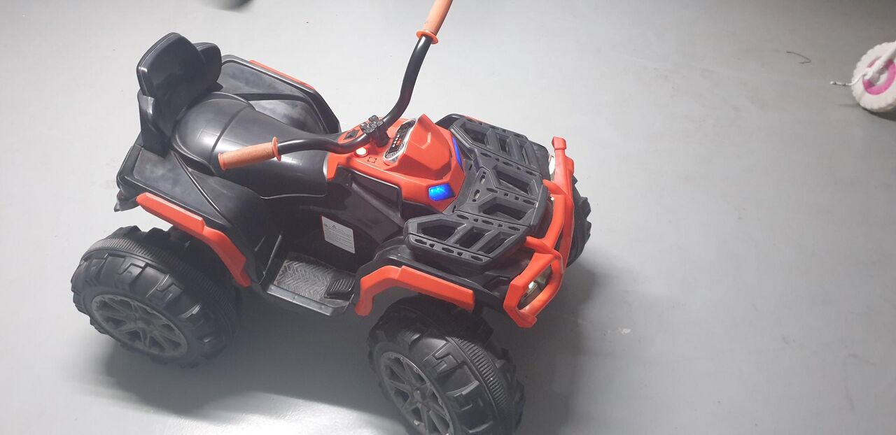 Muharraq, Baby & Kid Stuff, BHD 24,  Electric Racing Sports CAR...ideal For Kids