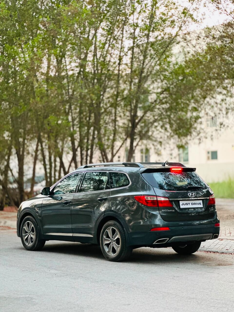 Segaya, Vehicles, Cars & Trucks , BHD 3450,  Hyundai Santa Fe,  2015,  Automatic,  185000 KM,  HYUNDAI SANTAFE  MODEL WELL MAINTAINED SUV CALL OR WHATSAPP ON 35400768 ,33665080