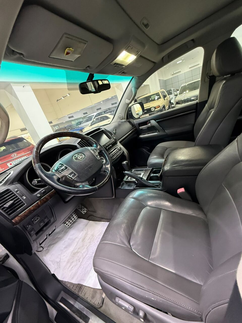 Manama, Vehicles, Cars & Trucks , BHD 6900,  Toyota Land Cruiser VX-R,  2010,  Automatic,  433600 KM,    (Silver)