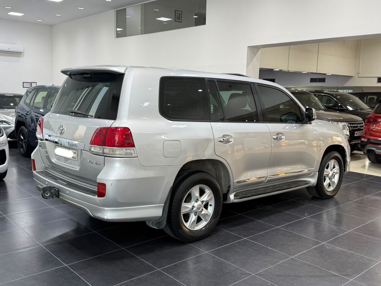 Manama, Vehicles, Cars & Trucks , BHD 6900,  Toyota Land Cruiser VX-R,  2010,  Automatic,  433600 KM,    (Silver)