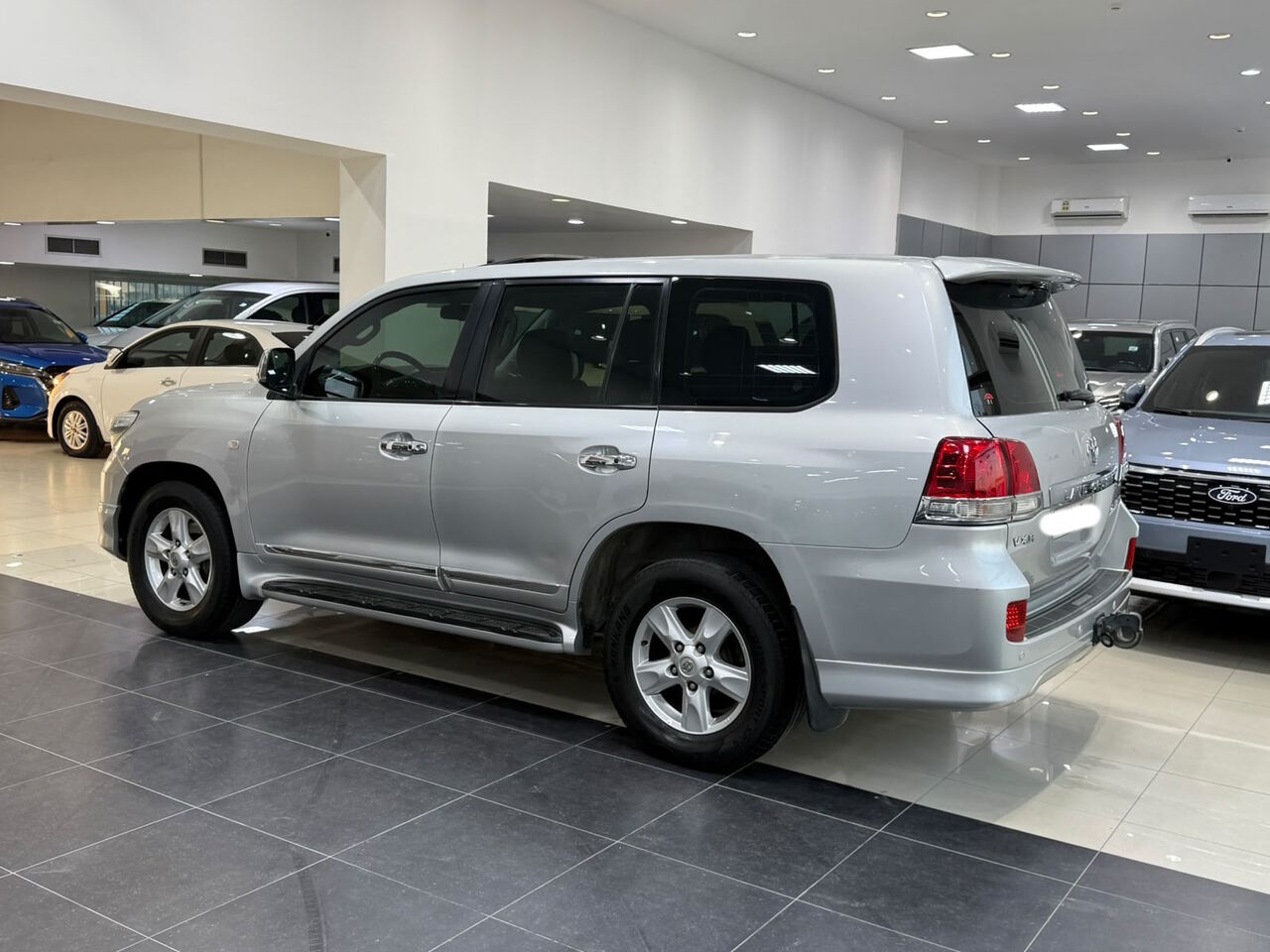 Manama, Vehicles, Cars & Trucks , BHD 6900,  Toyota Land Cruiser VX-R,  2010,  Automatic,  433600 KM,    (Silver)