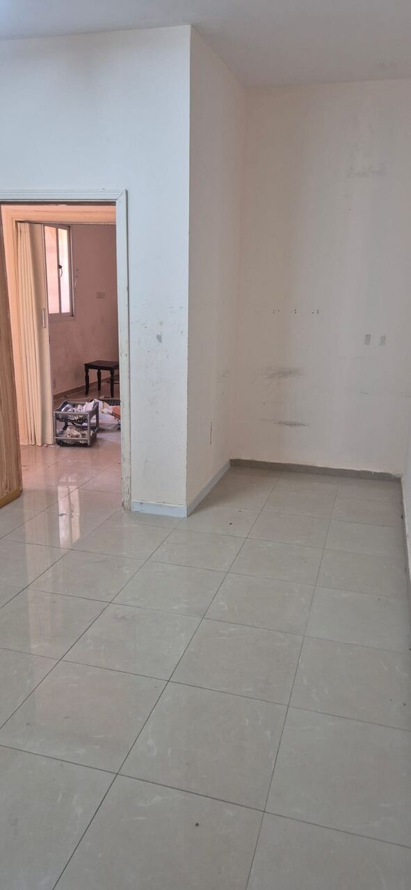 Riyadh, Villas, SAR 33,  3 Rooms Vila Portion Available For Family Good Location