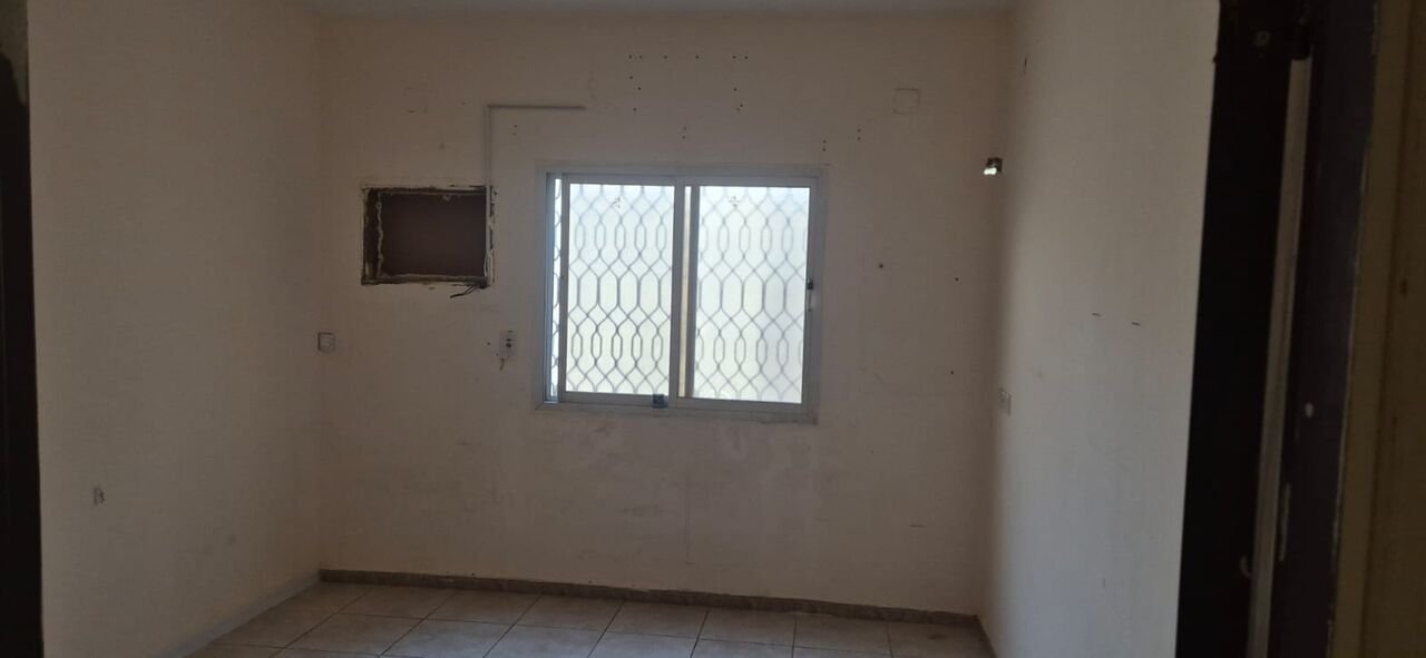 Riyadh, Villas, SAR 33,  3 Rooms Vila Portion Available For Family Good Location