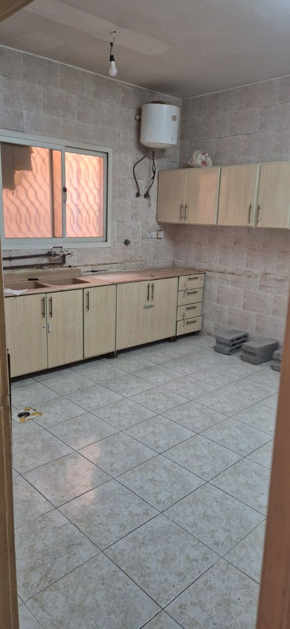 Riyadh, Villas, SAR 33,  3 Rooms Vila Portion Available For Family Good Location