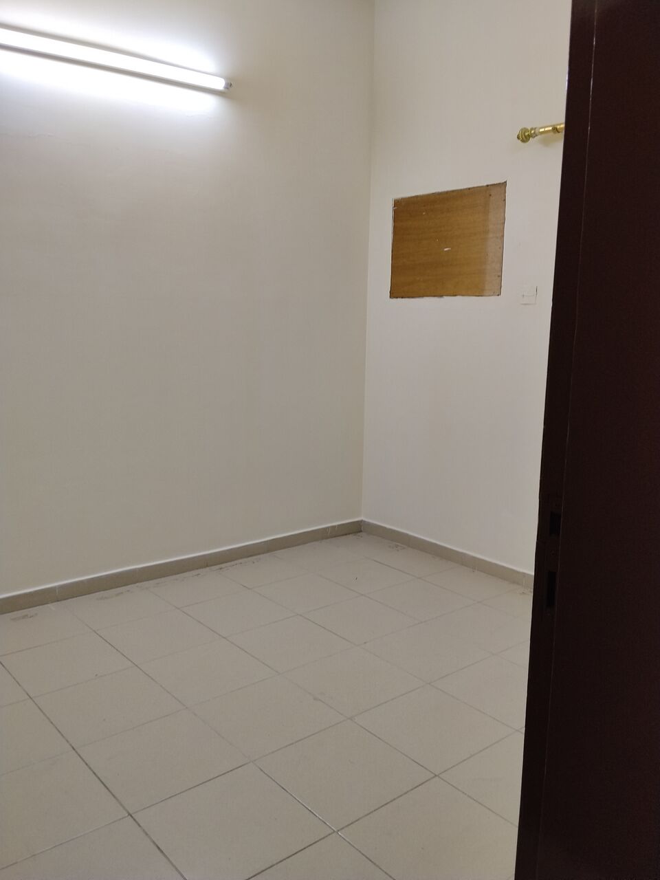 Manama, Apartments, Flats, Houses & Villas, BHD 220/month,  Two BHK Flat For Rent In Ras Ruman Near Manama Pharmacy With Ewa 220 Con : 39890680