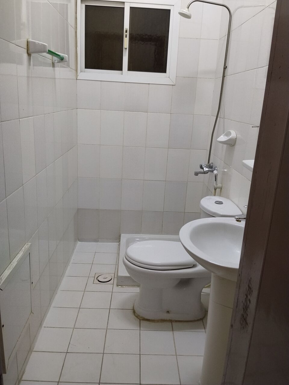 Manama, Apartments, Flats, Houses & Villas, BHD 220/month,  Two BHK Flat For Rent In Ras Ruman Near Manama Pharmacy With Ewa 220 Con : 39890680