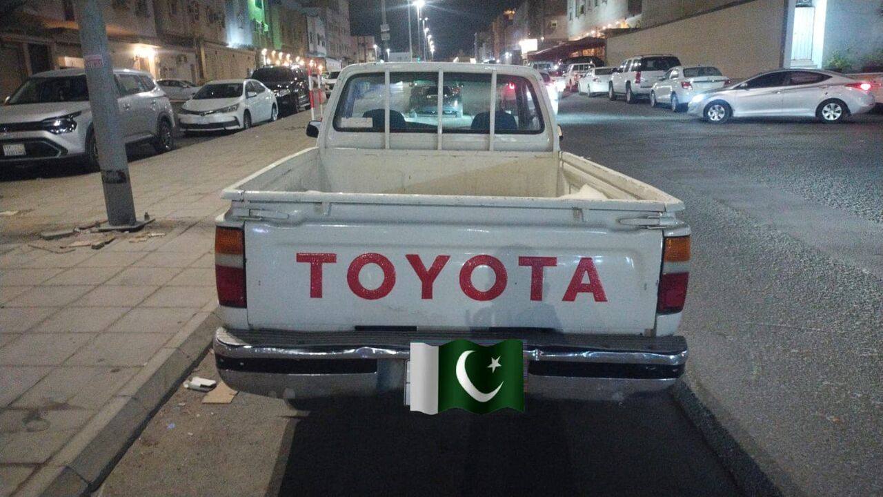 Jeddah, Vehicles, Cars & Trucks , SAR 12000,  Toyota Hilux,  1990,  Manual,  00 KM,    Modal 12000sr