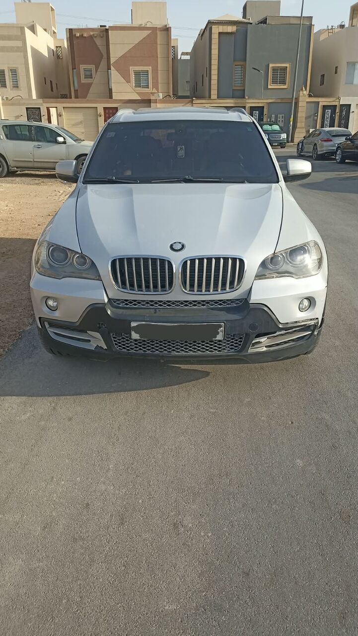 Riyadh, Vehicles, Cars & Trucks , SAR 22000,  Bmw X5,  2008,  Automatic,  440000 KM,    V8 No Turbo Full Option SUV 4x4 Vehicle Is In Excellent Original Condition