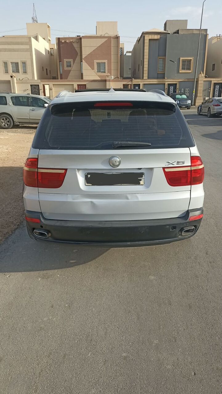 Riyadh, Vehicles, Cars & Trucks , SAR 22000,  Bmw X5,  2008,  Automatic,  440000 KM,    V8 No Turbo Full Option SUV 4x4 Vehicle Is In Excellent Original Condition