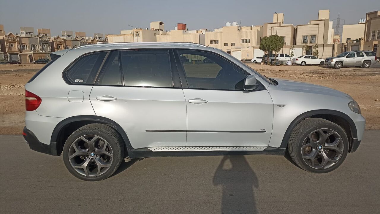 Riyadh, Vehicles, Cars & Trucks , SAR 22000,  Bmw X5,  2008,  Automatic,  440000 KM,    V8 No Turbo Full Option SUV 4x4 Vehicle Is In Excellent Original Condition
